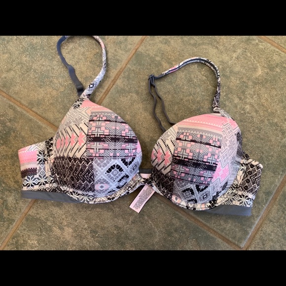 Victoria's Secret Other - Victoria’s Secret padded bra, size 36B